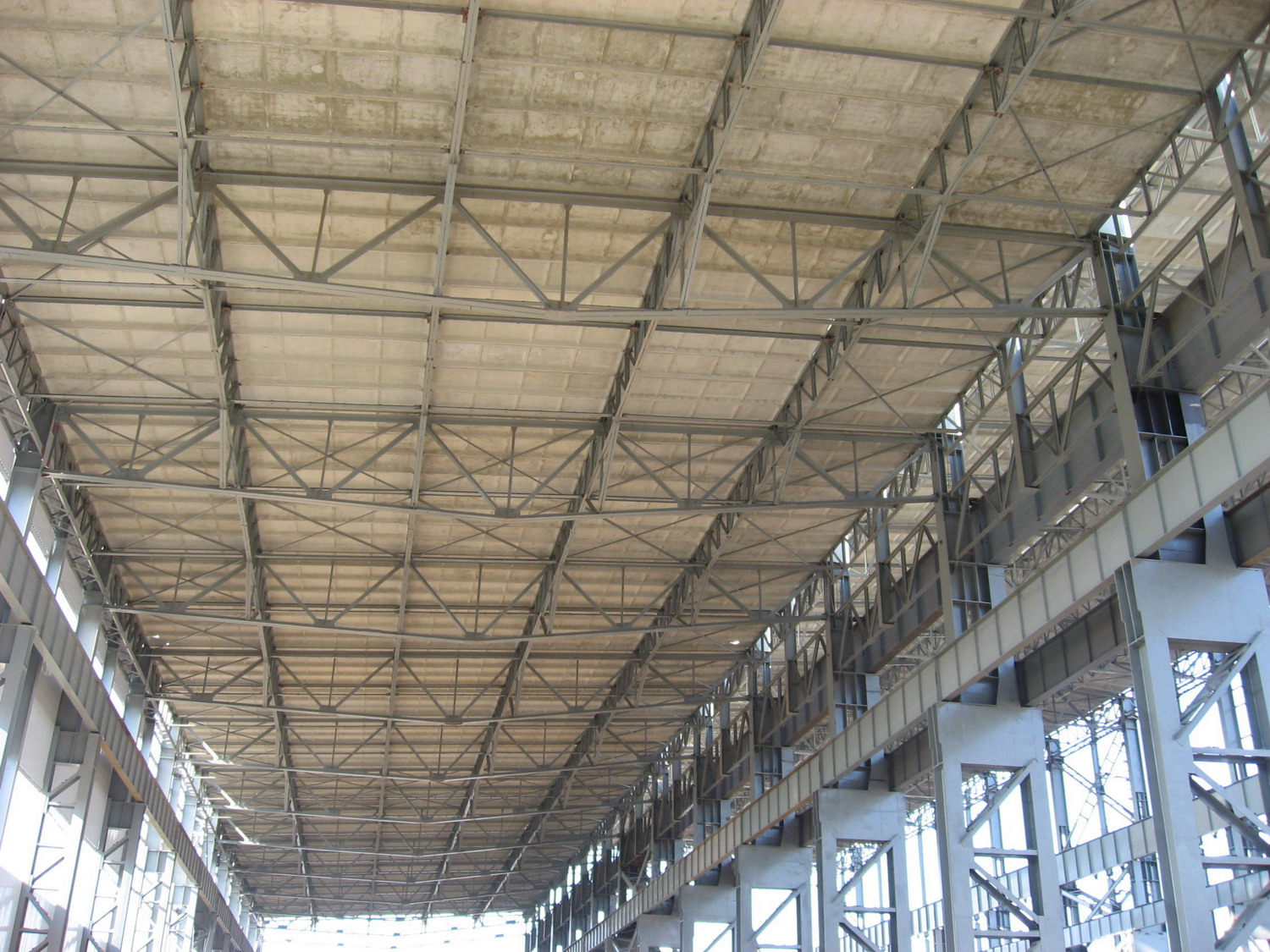 300T吊车重工业厂房钢排架结构